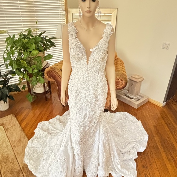 YSA Makino fit n flare Wedding Gown Size 12 NWT Off white - Picture 15 of 16